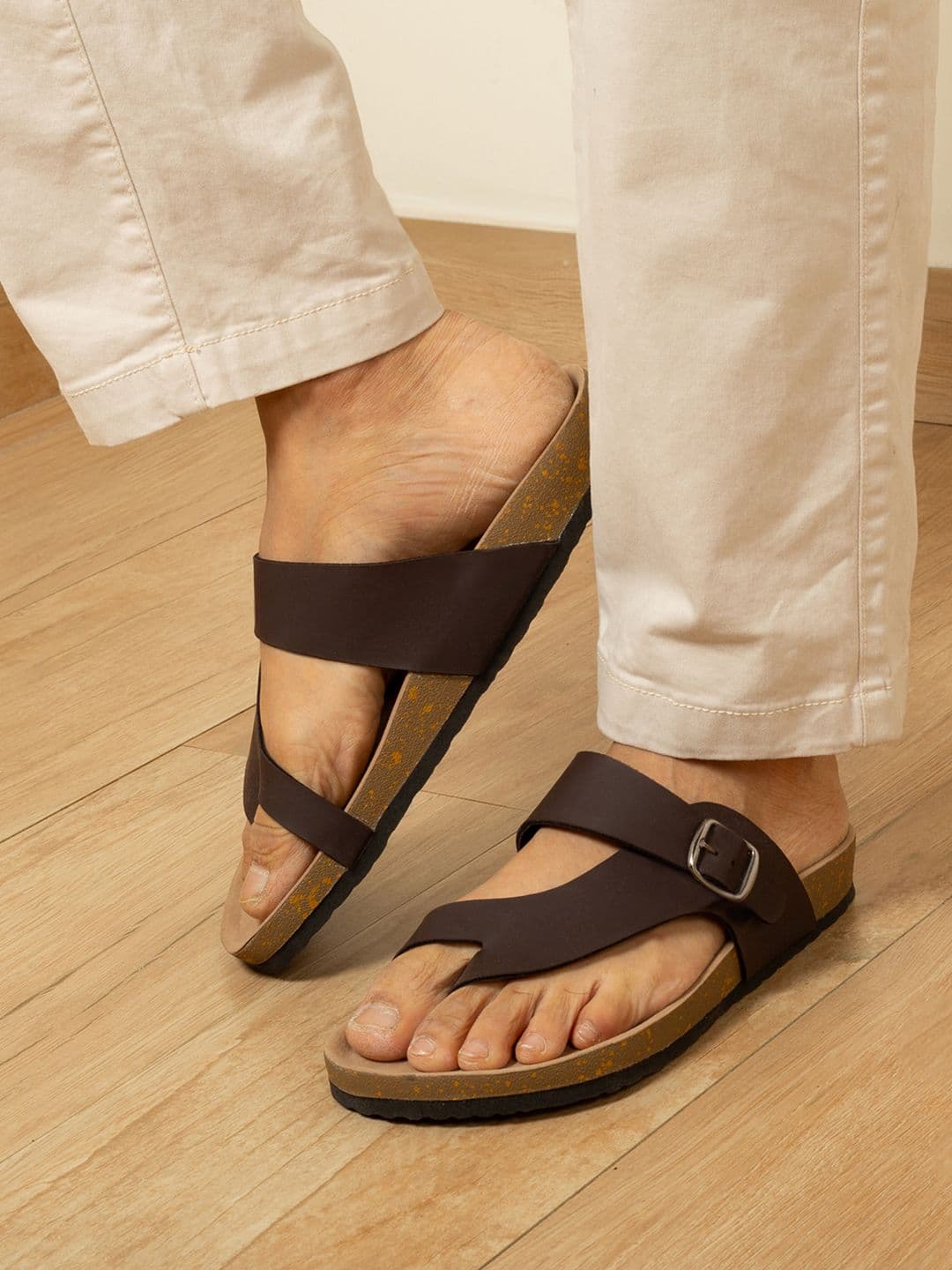 Big Fox Men One Toe Comfort Sandals - view 1