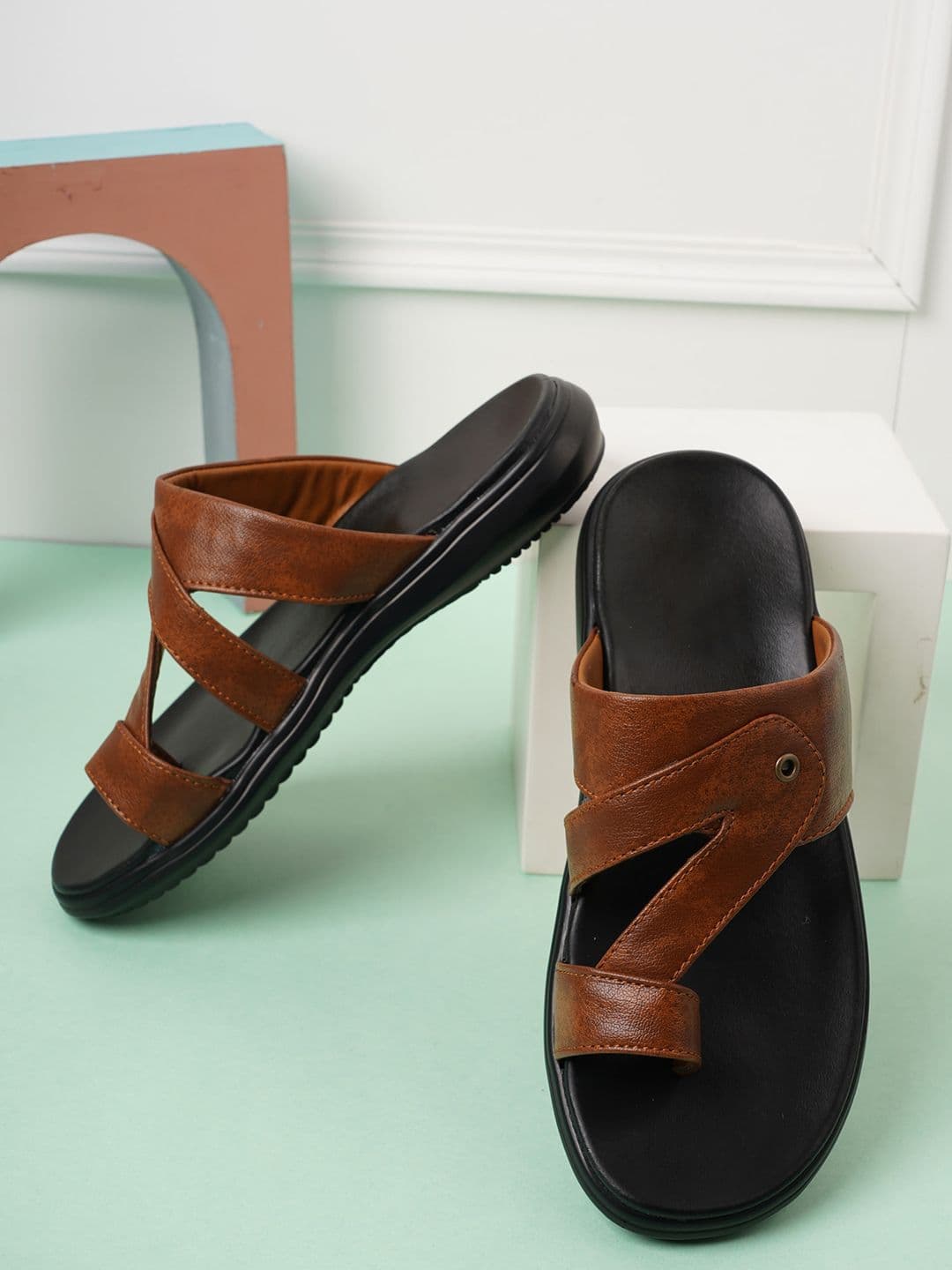 SAPATOS Men Textured Comfort Sandals - view 1