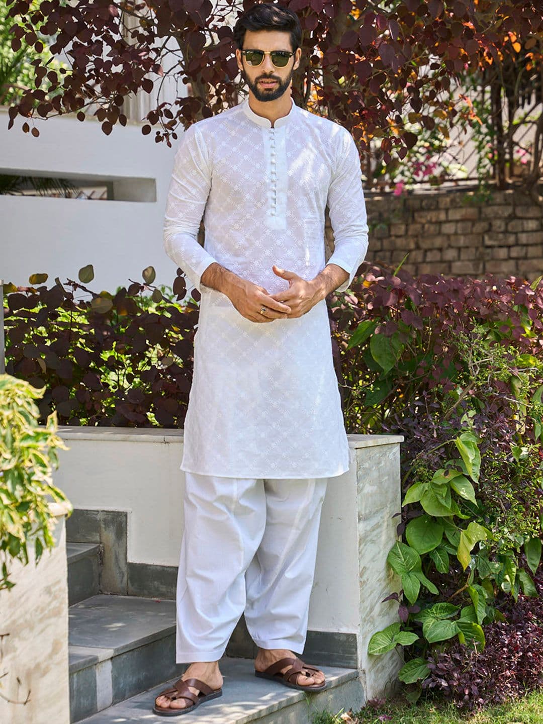 See Designs Men White Mandarin Collar Floral Embroidered Chikankari Pure Cotton Kurta - view 1