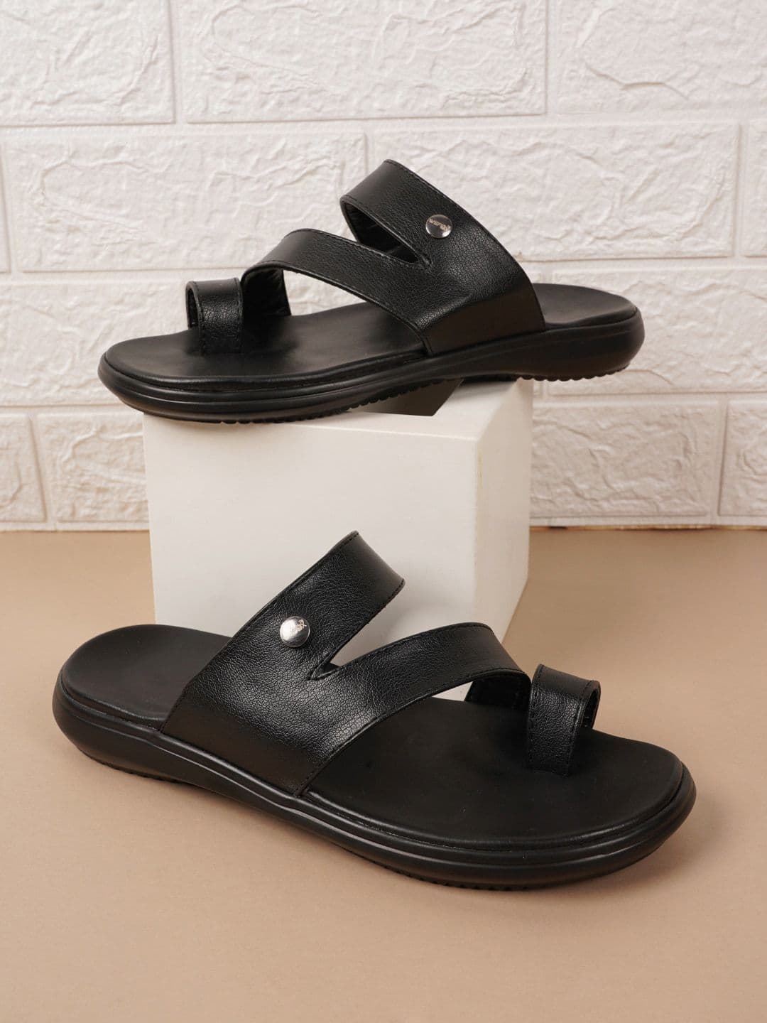 Walkfree Men Textured Comfort Sandals - view 1