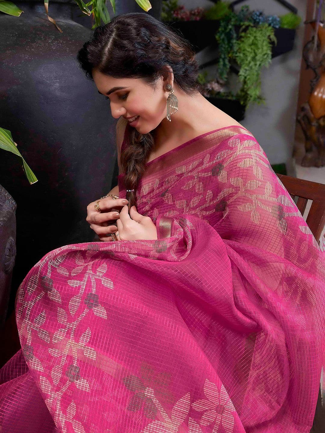 MIRCHI FASHION Pink & White Floral Printed Zari Saree - view 1