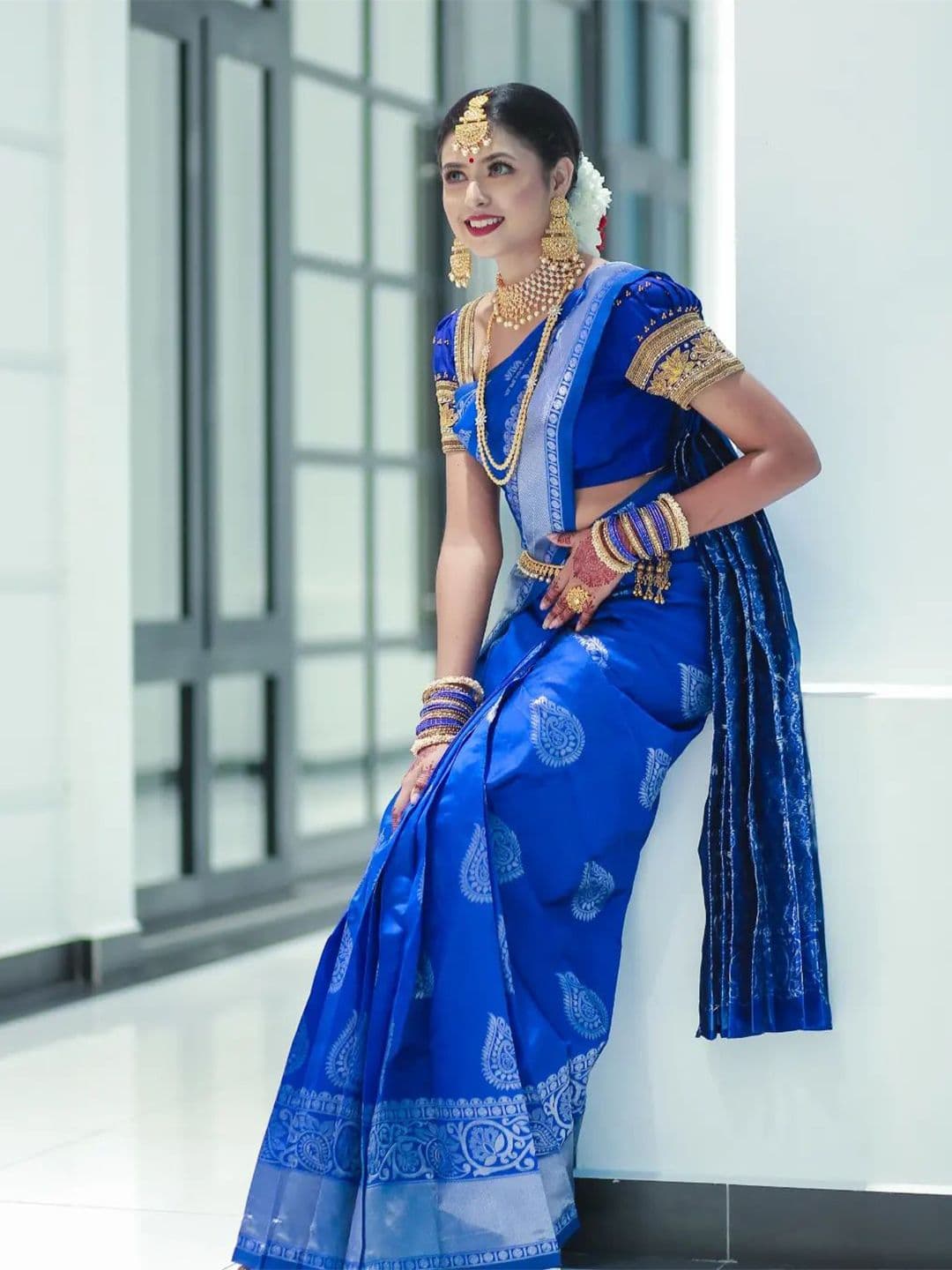 DIVASTRI Ethnic Motif Woven Design Zari Banarasi Saree - view 1