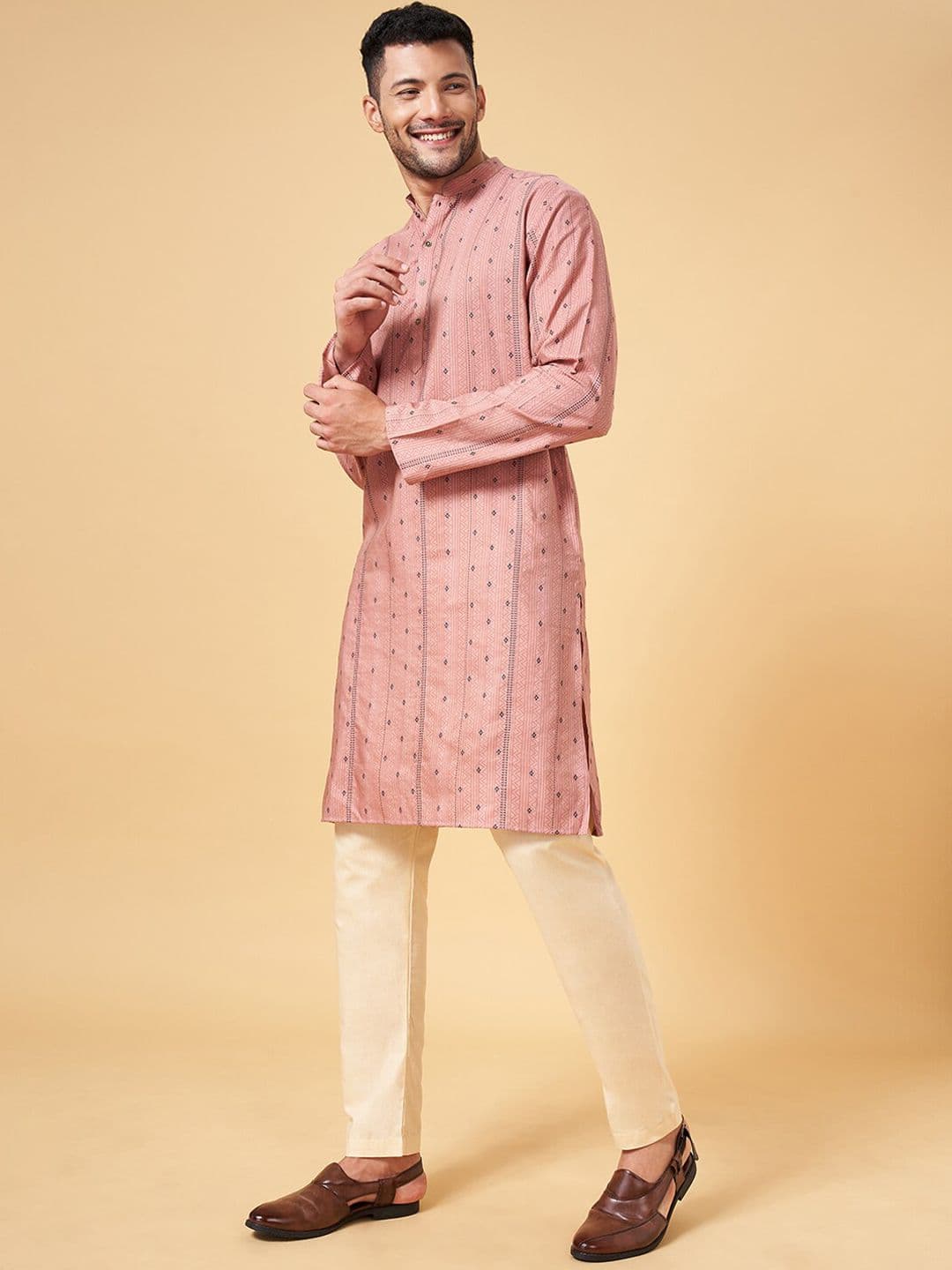 indus route by Pantaloons Geometric Woven Design Straight Kurta - view 1