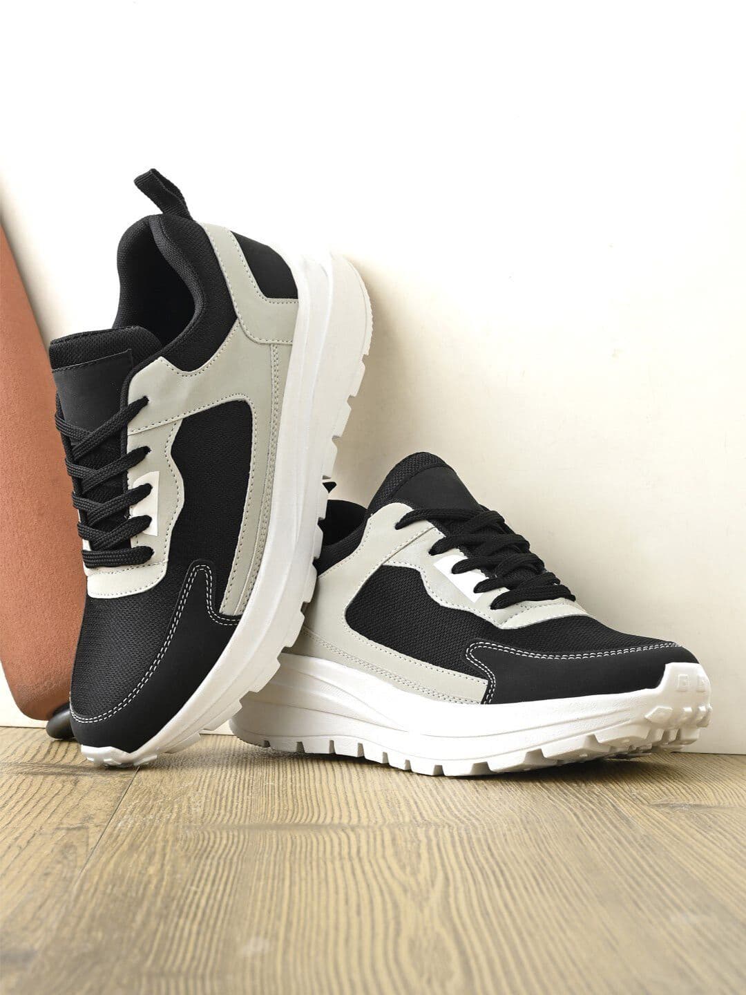 Roadster Men White & Black Lace-Ups Sports Running Shoes - view 1