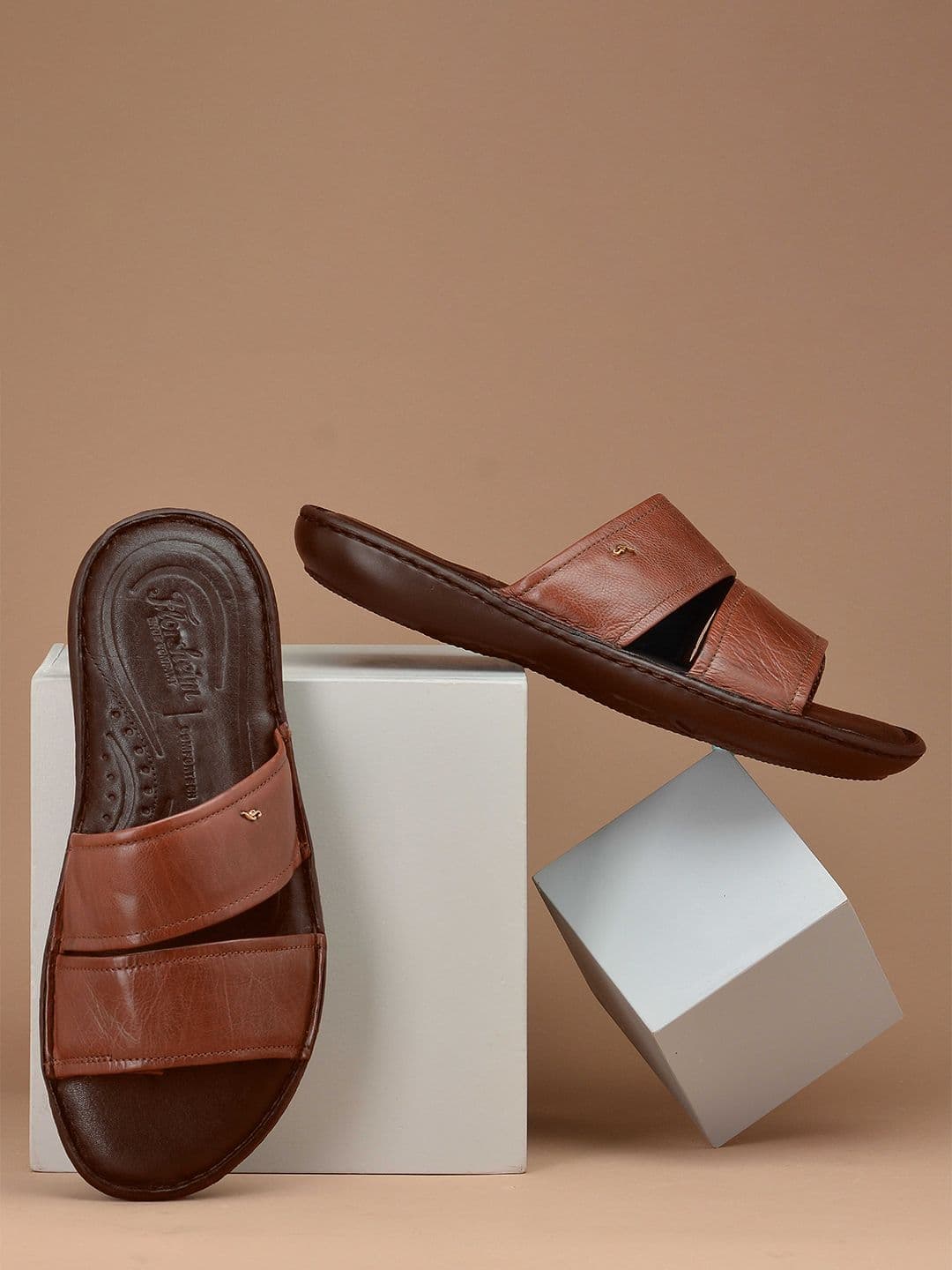 Florsheim Men Textured Leather Comfort Sandals - view 1