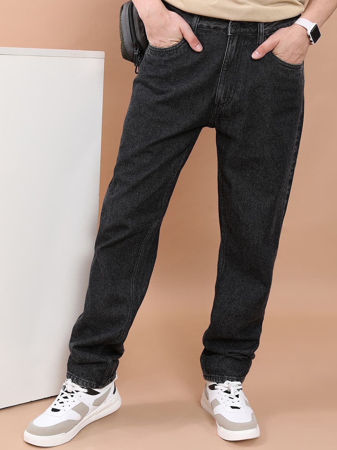 HIGHLANDER Men Black Straight Fit Mid-Rise Clean Look Cotton Jeans - view 1