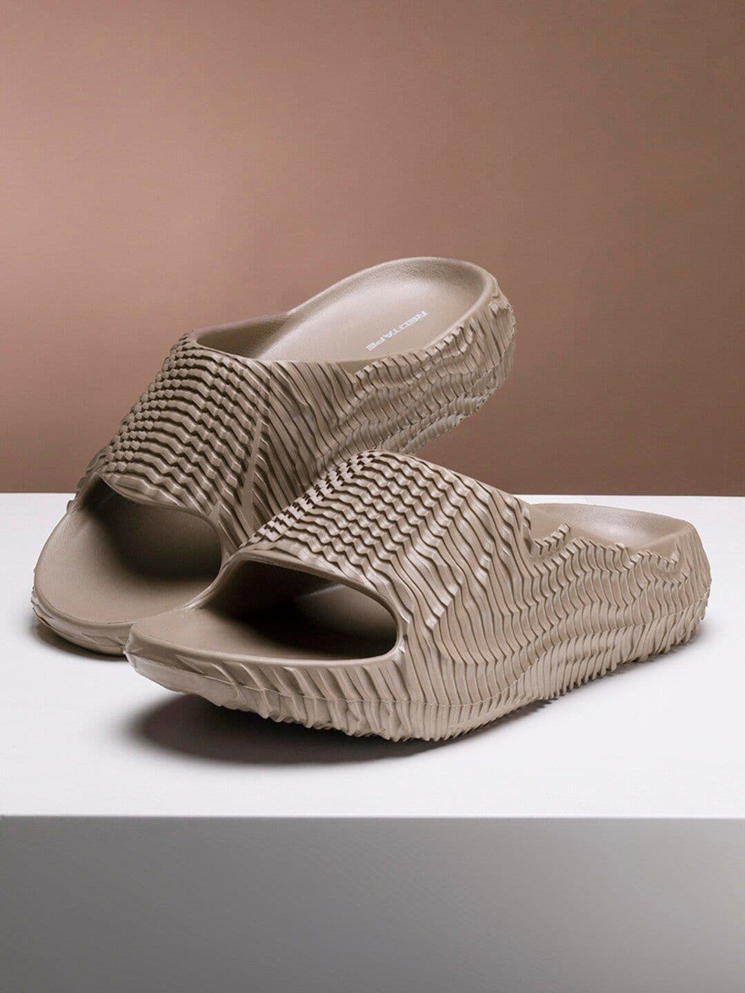 Red Tape Men Textured Slip-Resistance Sliders - view 1