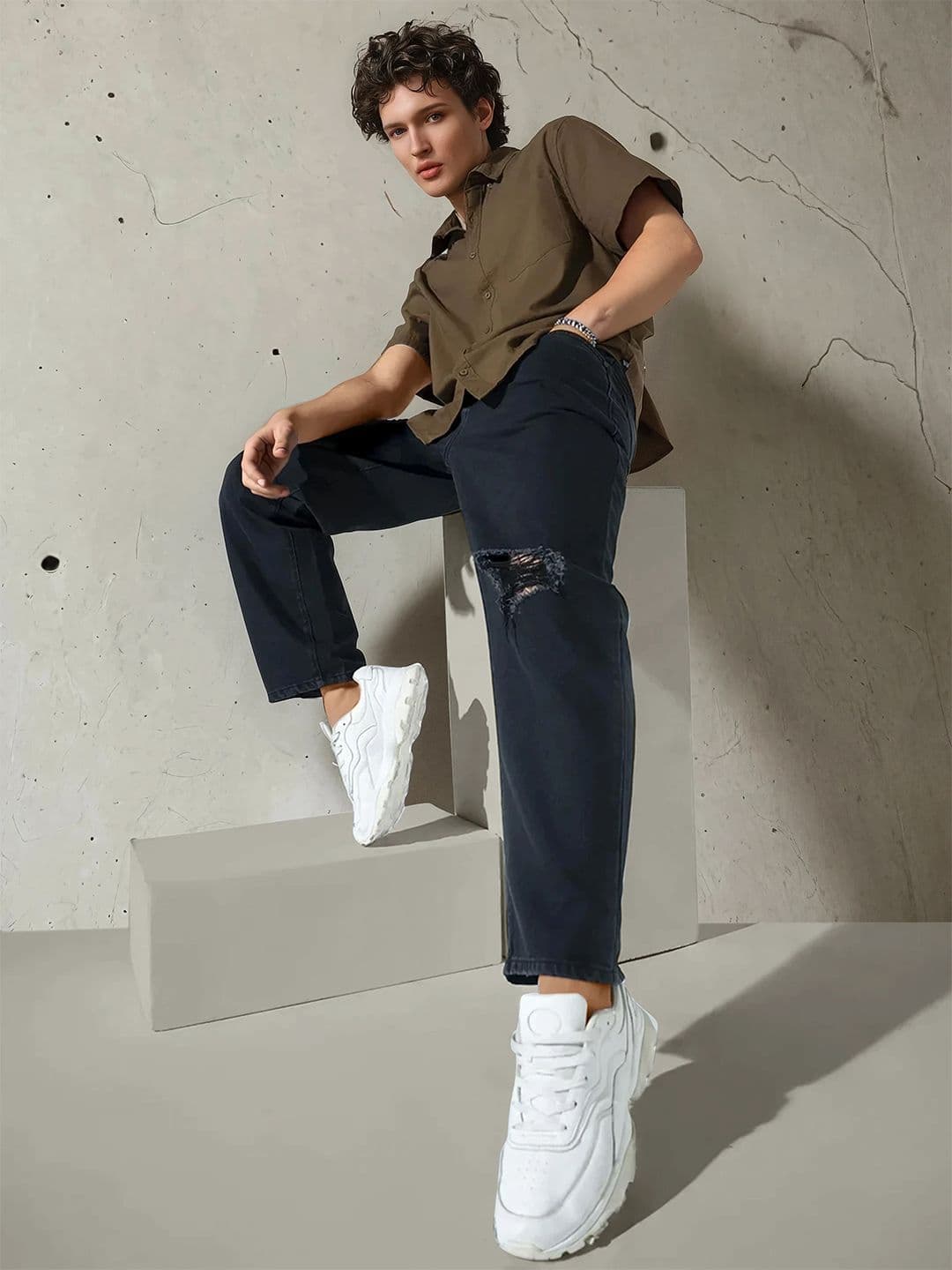 Hubberholme Men Highly Distressed Pure Cotton Relaxed Fit Jeans - view 1