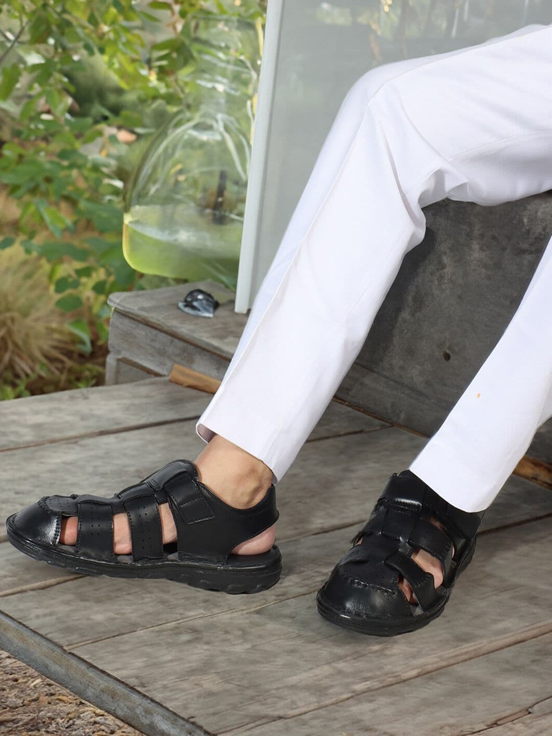 Carlton London Men Lightweight Leather Fisherman Sandals - view 1