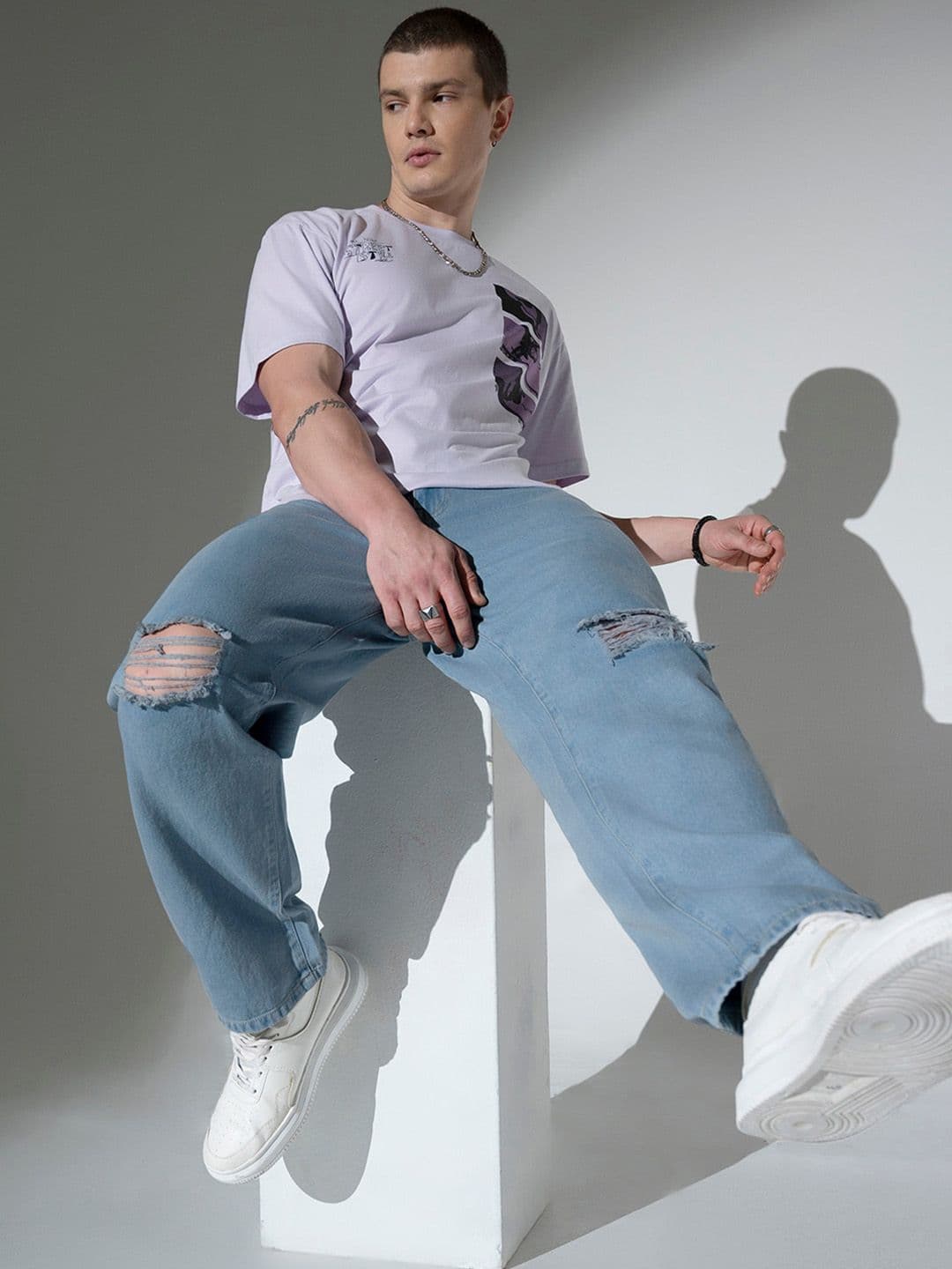 Hubberholme Men Relaxed Fit Mid-Rise Slash Knee Jeans - view 1