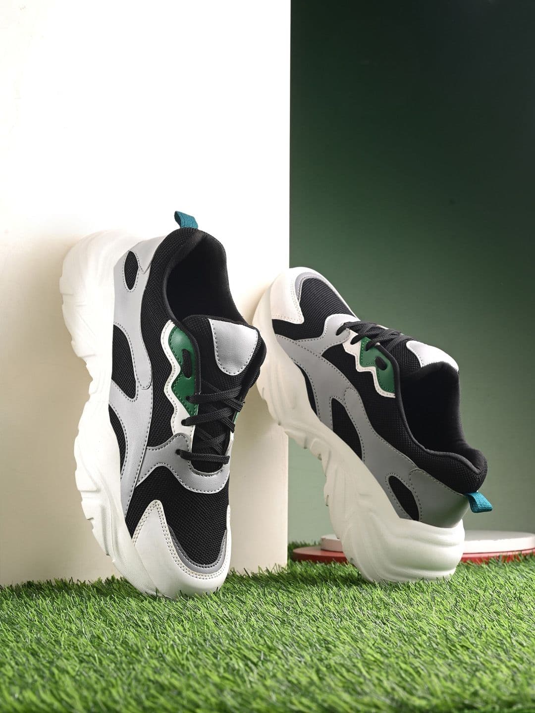 The Roadster Lifestyle Co. Men Black & Grey Colourblocked Lightweight Sneakers - view 1