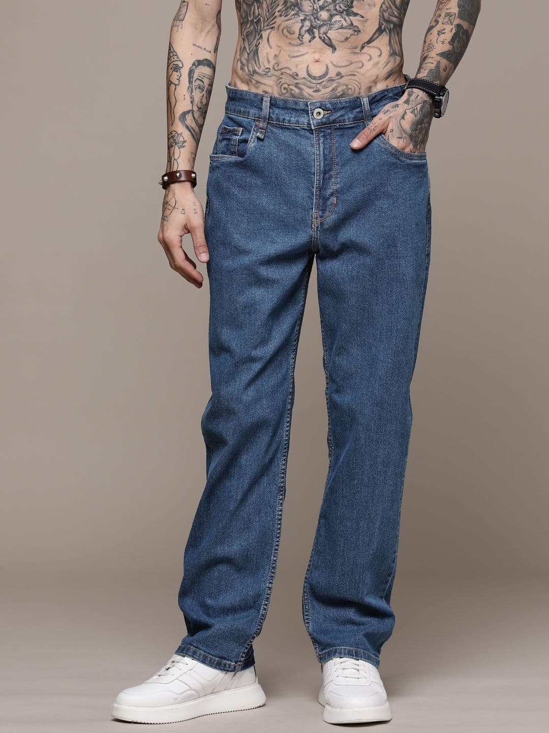 The Roadster Life Co. Men Straight Fit Light Fade Stretchable Jeans
