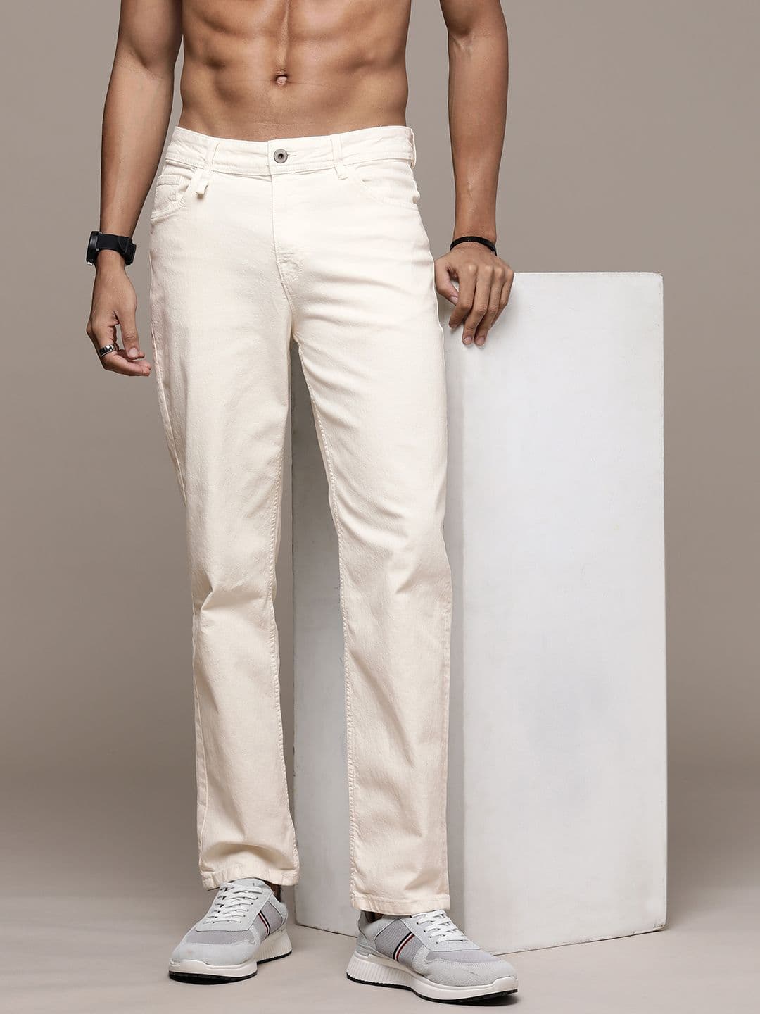 The Roadster Life Co. Men Relaxed Fit Stretchable Jeans