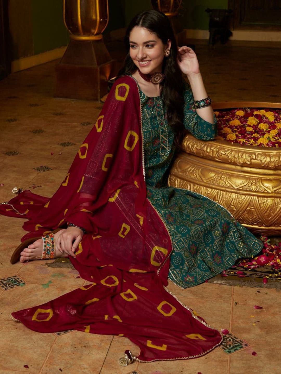 Sangria Green Ethnic Motifs Printed Gotta Patti Straight Kurta & Trouser With Dupatta - view 1
