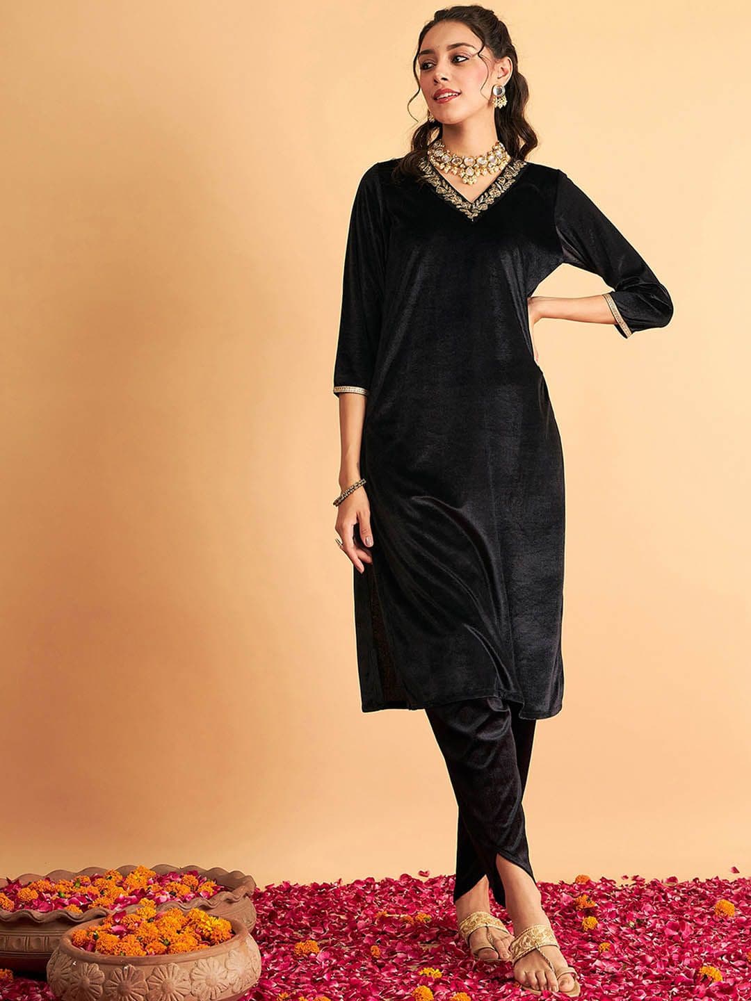 Shae by SASSAFRAS Embroidered V-Neck Zari Velvet Kurta - view 1