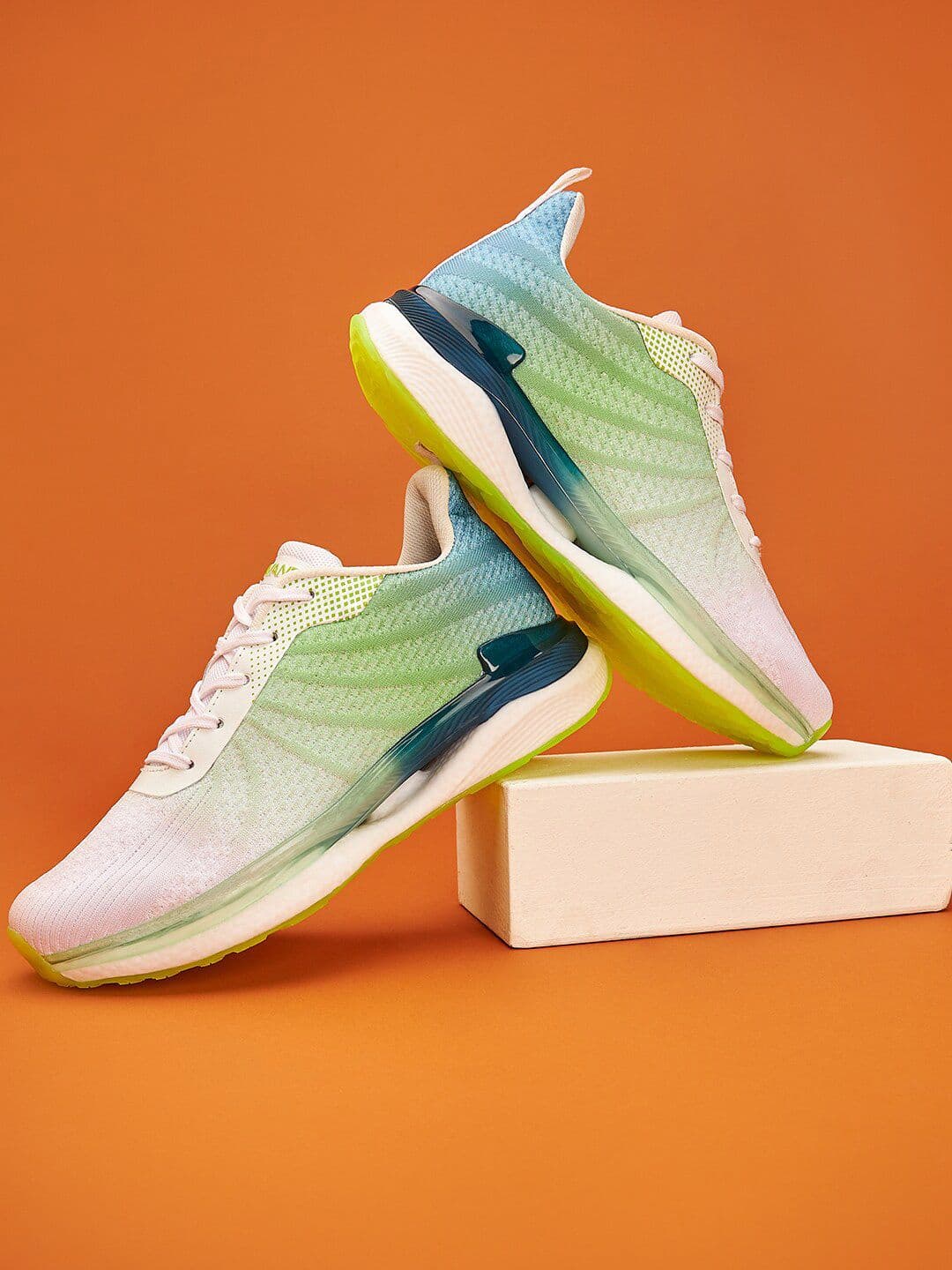 AVANT Men's Green & White Rainbow Casual Shoes - view 1