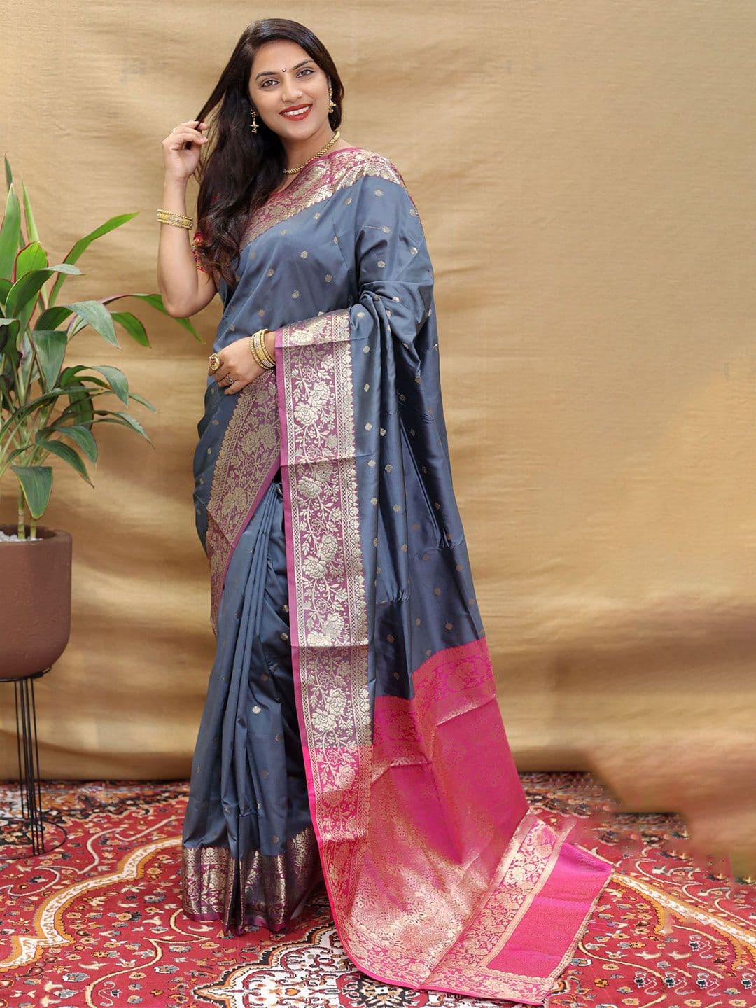 Royal Rajgharana Saree Floral Woven Design Zari Banarasi Sarees - view 1