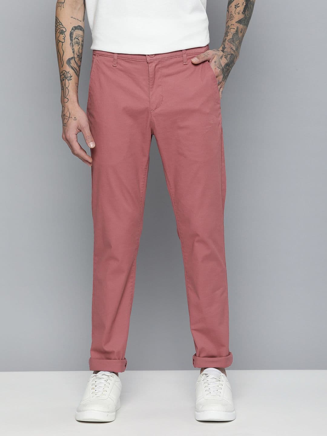 Levis Men 511 Slim Fit Solid Low-Rise Chinos - view 1