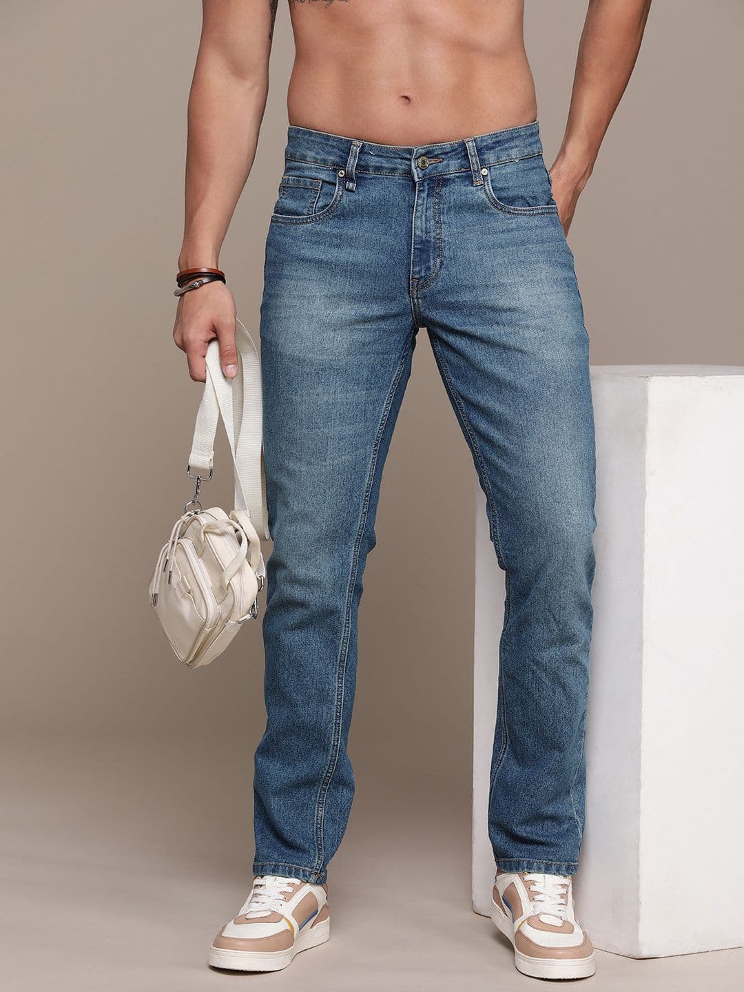 The Roadster Life Co. Men Slim Fit Light Fade Stretchable Jeans