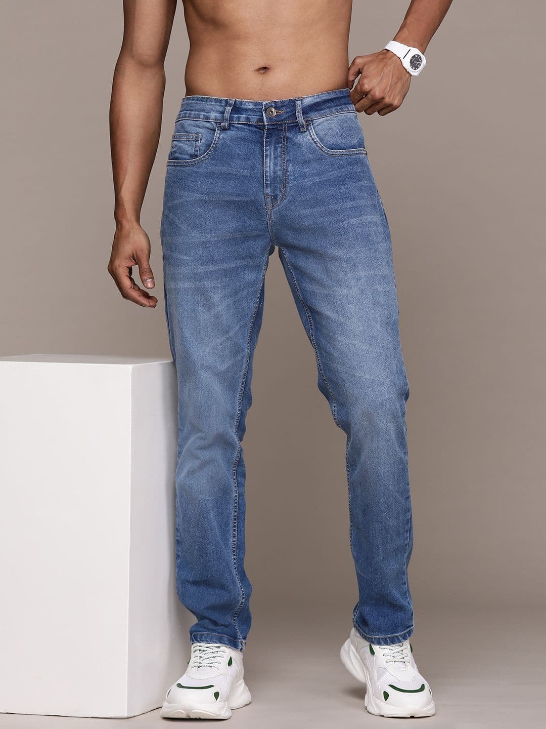 The Roadster Lifestyle Co. Men Slim Fit Light Fade Stretchable Jeans