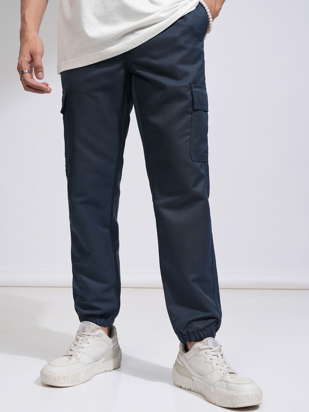 HIGHLANDER Men Solid Regular Fit Mid-Rise Cargo-Style Joggers