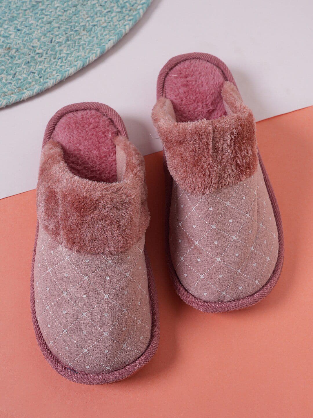 SAPATOS Men Self Design Room Slippers - view 1