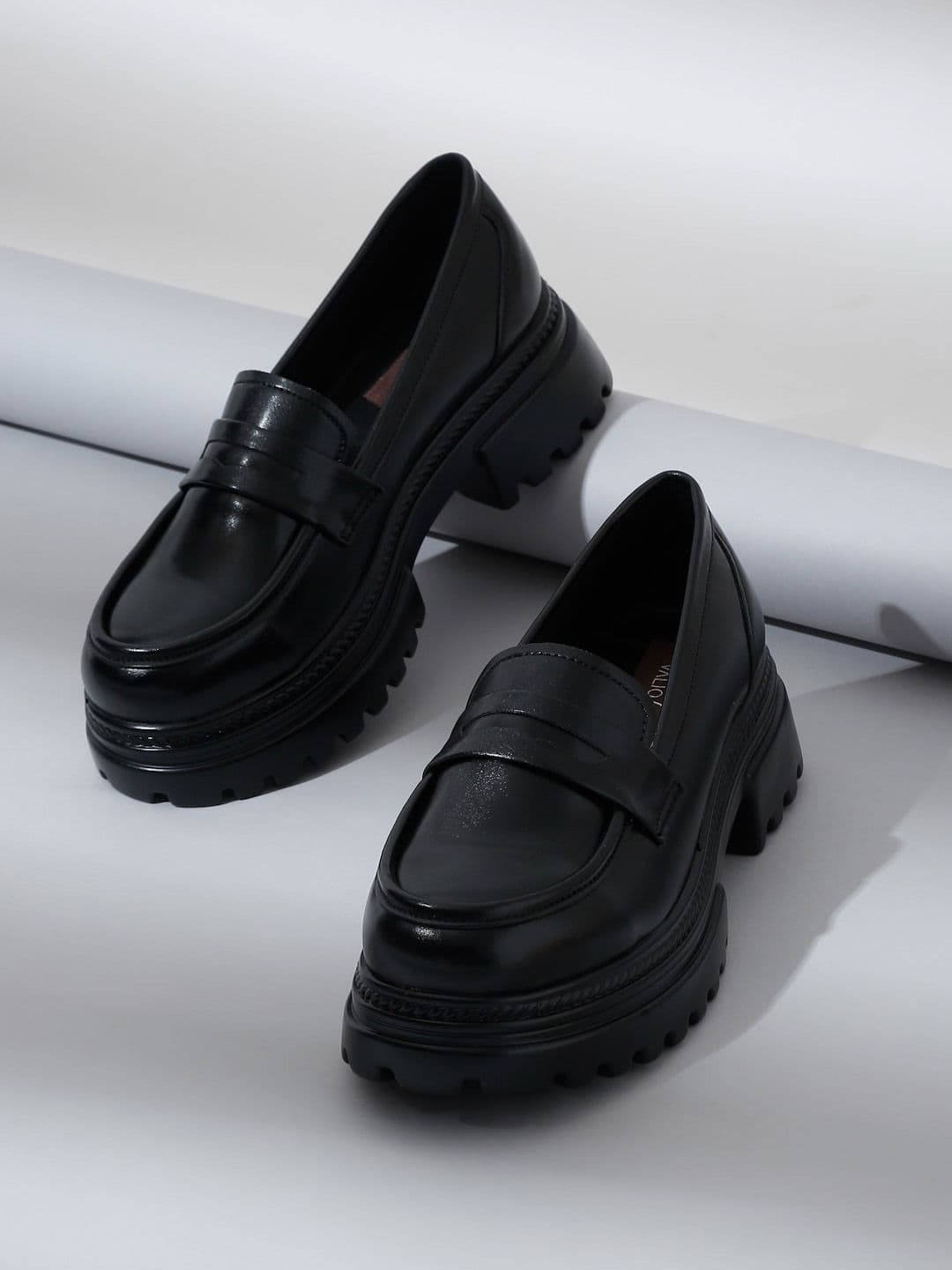 VALIOSAA Women Lightweight Textured Loafers - view 1