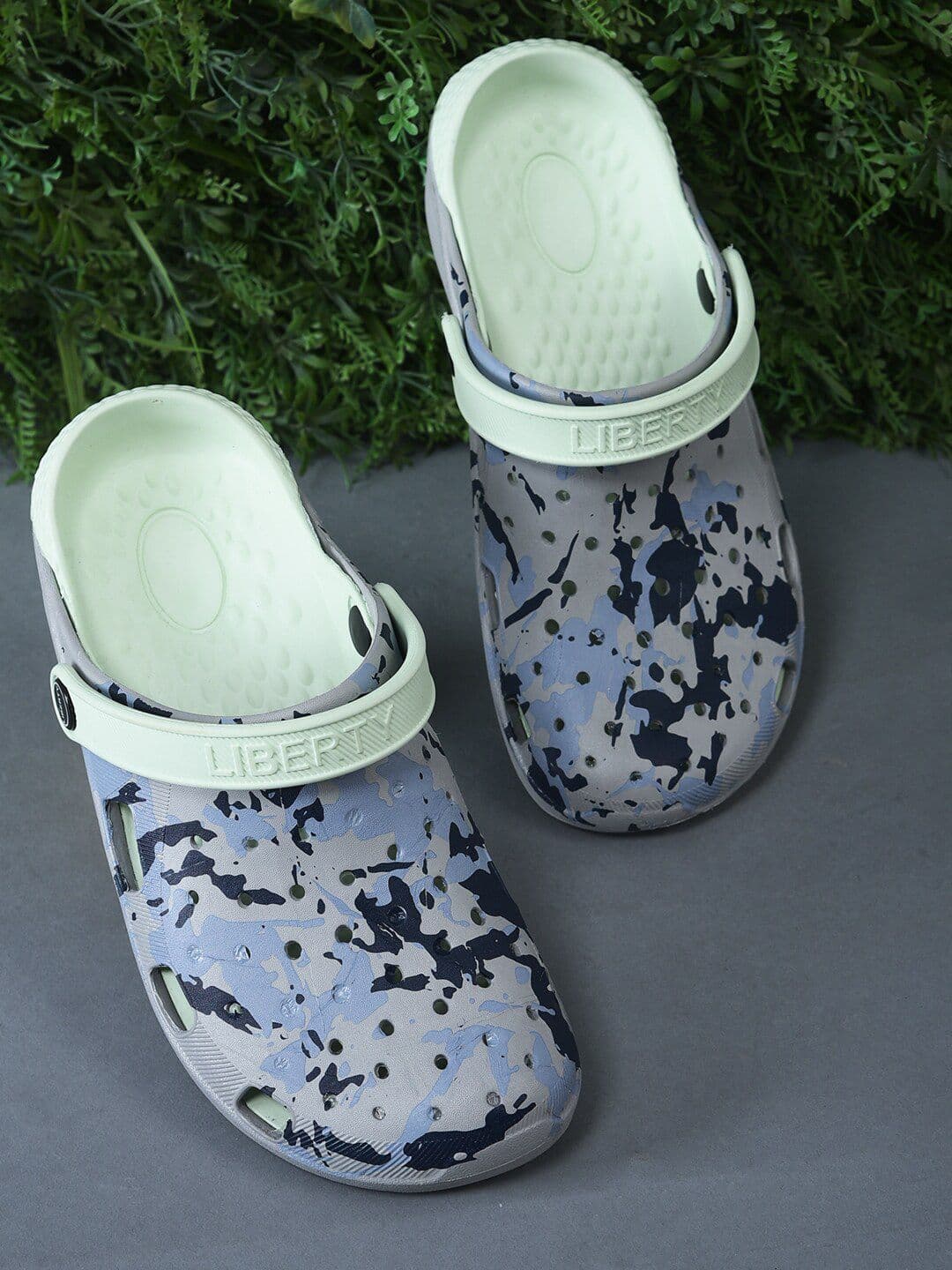 Liberty Men Grey Printed Croslite Clogs - view 1