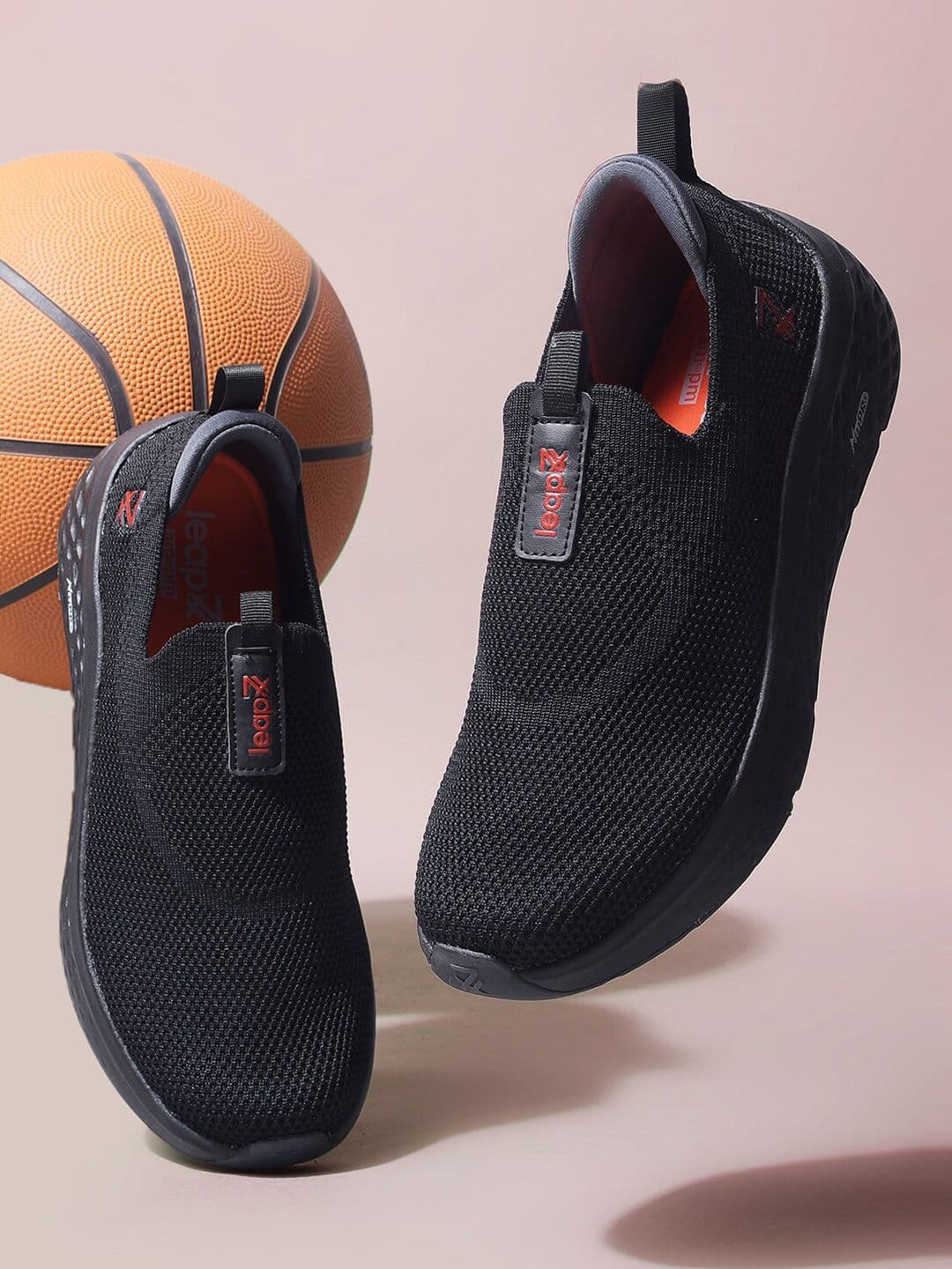 Liberty Men Round Toe Walking Shoes - view 1