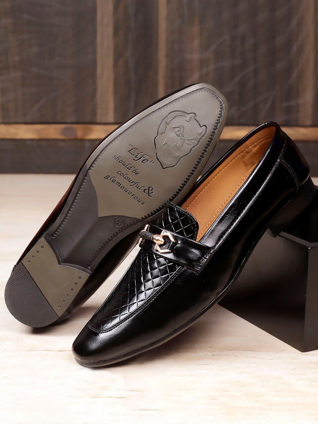 INVICTUS Men Black Quilted Textured Formal Horsebit Festive Loafers - view 1