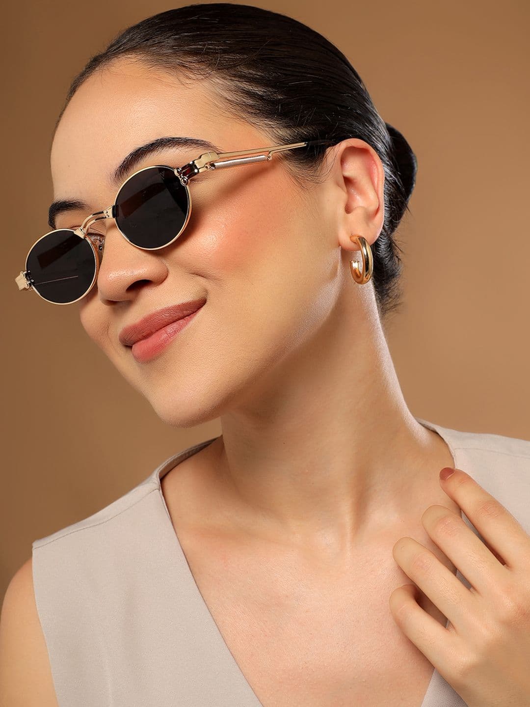 Voyage Unisex Oval Sunglasses with UV Protected Lens B80580MG5182 - view 1
