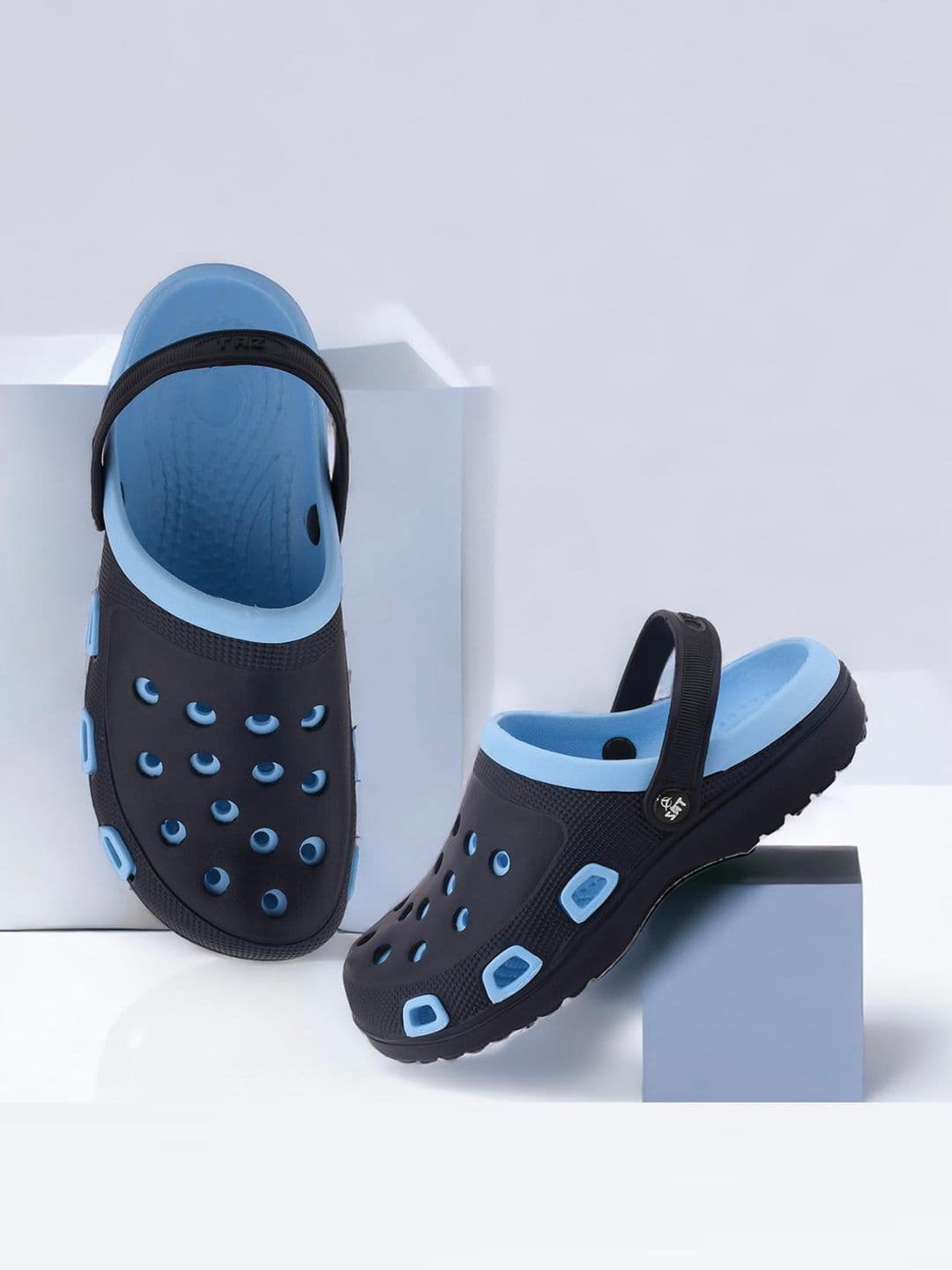 BAESD Men Colourblocked Clogs - view 1