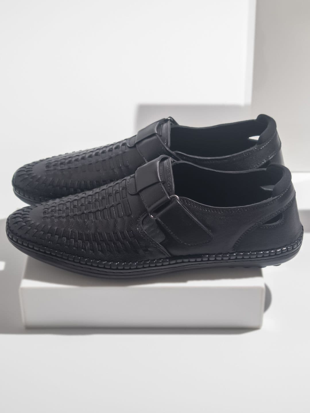 ATESBER by Inc.5 Men Textured Leather Shoe-Style Sandals - view 1