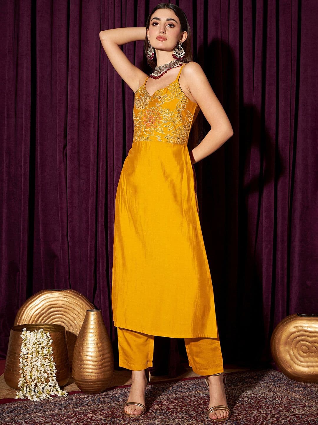 indo street Floral Yoke Design Shoulder Straps Sleeveless Kurta Set - view 1