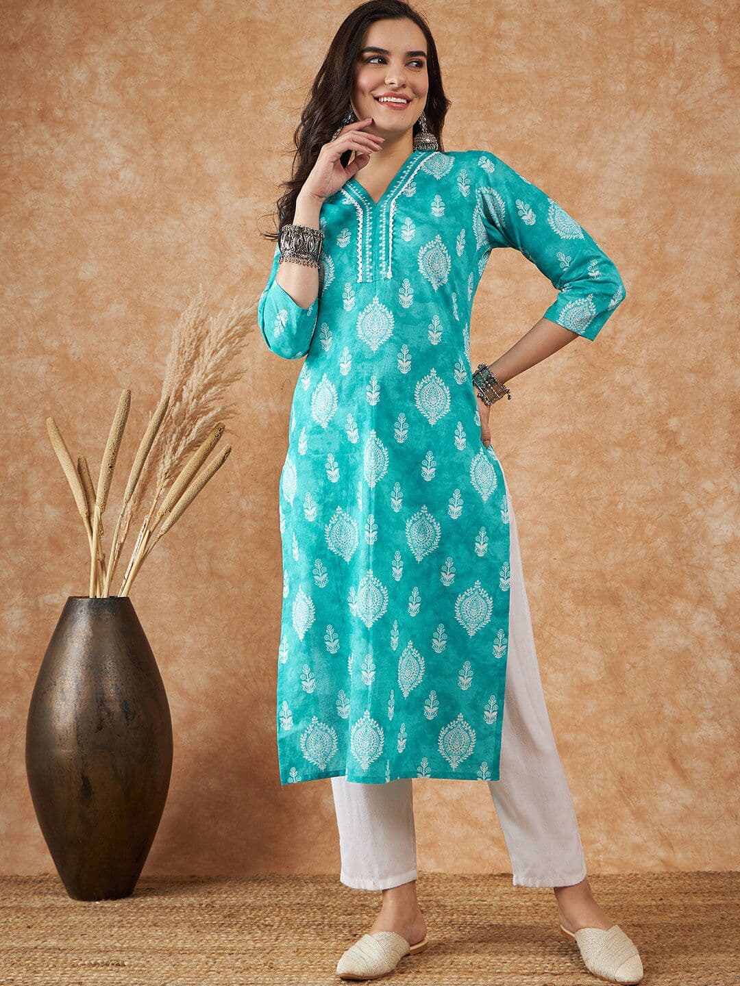 Sangria X fwd V-Neck Three-quarter sleeves Ethnic Motif Printed Cotton Kurtas - view 1