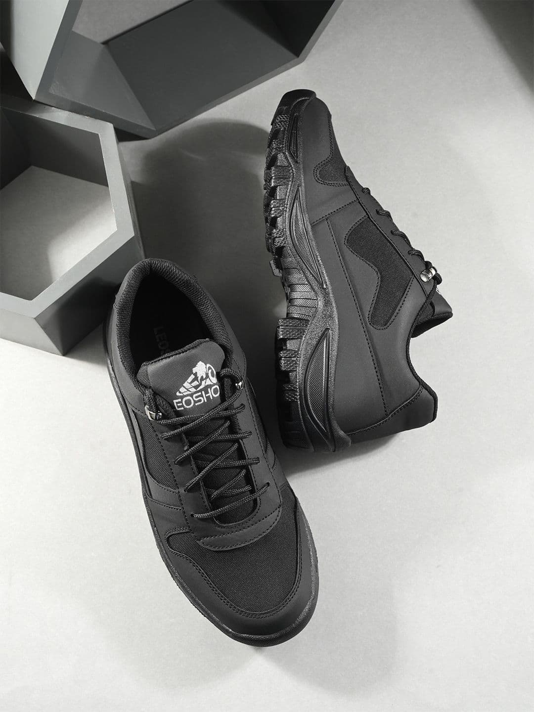 Leo's Fitness Shoes Men Canvas Trekking Shoes - view 1