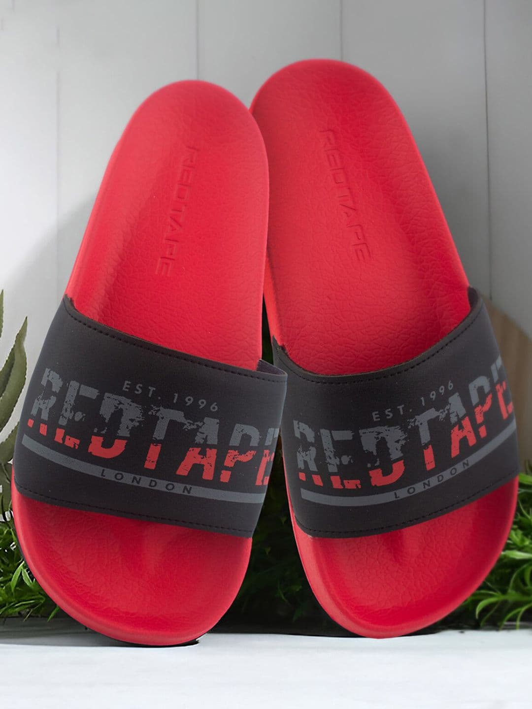 Red Tape Men Printed Sliders - view 1