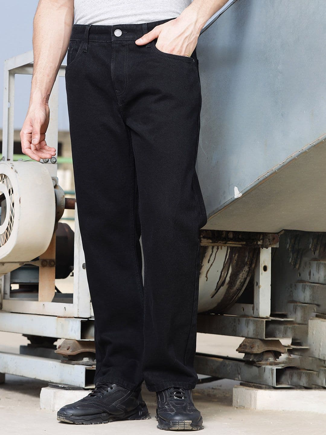 HERE&NOW Black Men Mid-Rise Loose Relaxed Fit Cotton Jeans - view 1