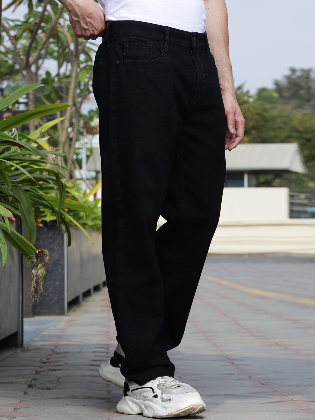 HERE&NOW Black Men Mid-Rise Loose Relaxed Fit Cotton Jeans - view 1