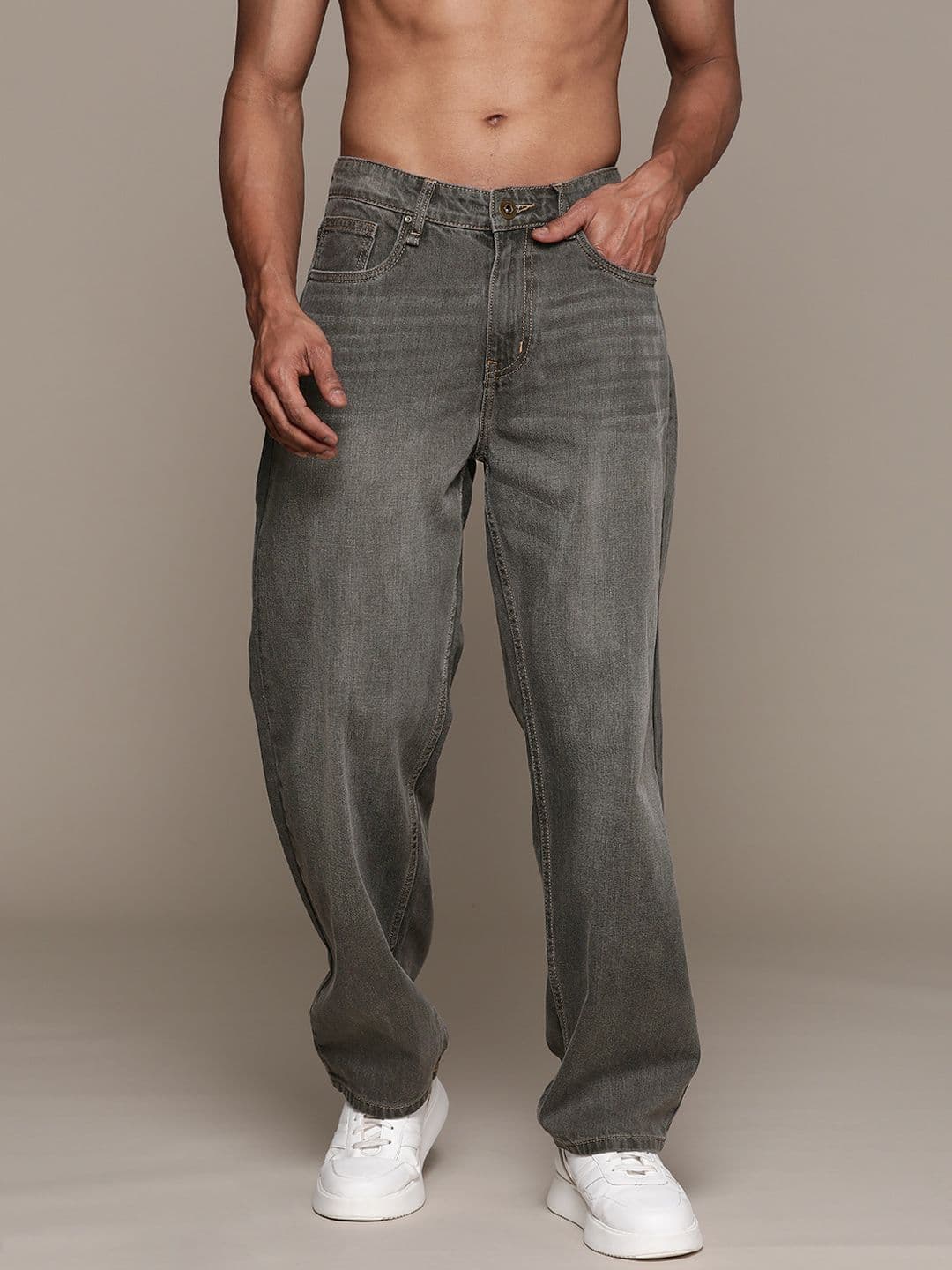 Roadster Men Relaxed Fit Light Fade Stretchable Baggy Jeans - view 1