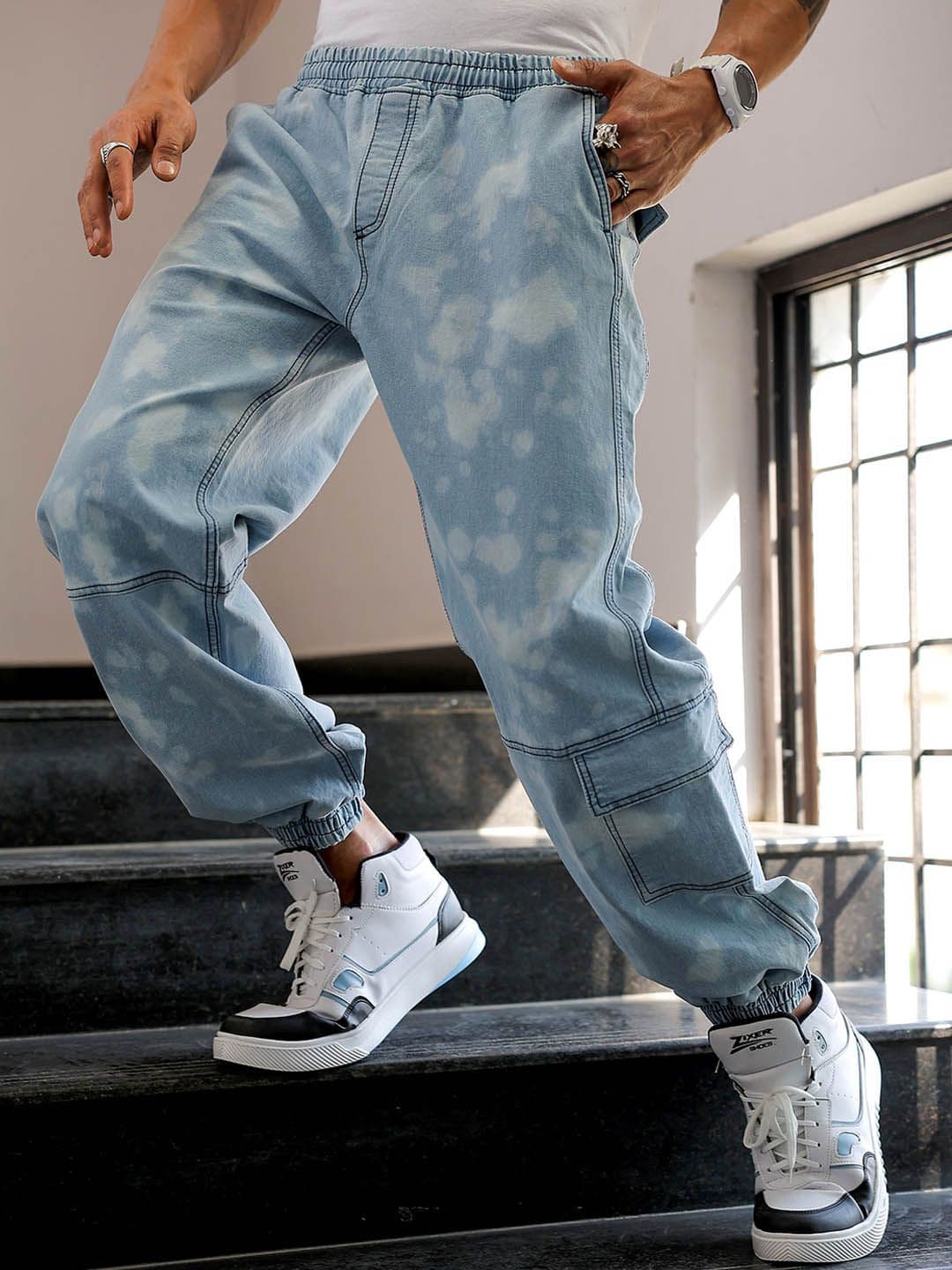 The Indian Garage Co Men Blue Loose Fit Light Fade Stretchable Cargo Jogger Jeans