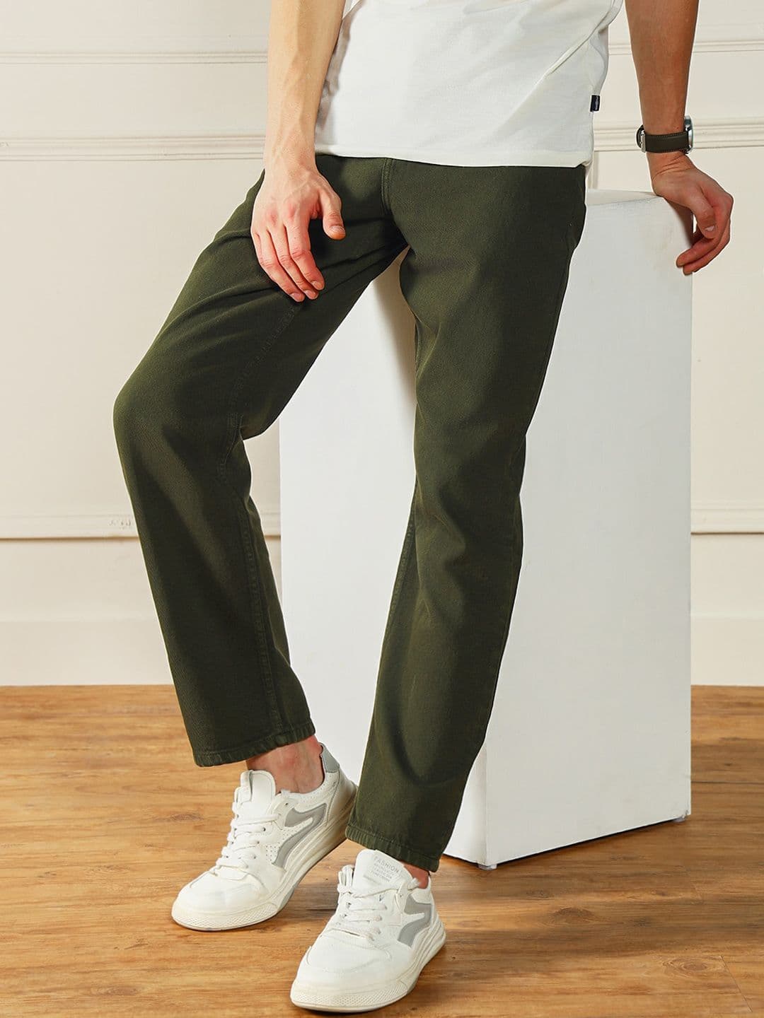 Dennis Lingo Men Relaxed Fit Mid-Rise Coloured Shade Clean Look Pure Cotton Jeans - view 1