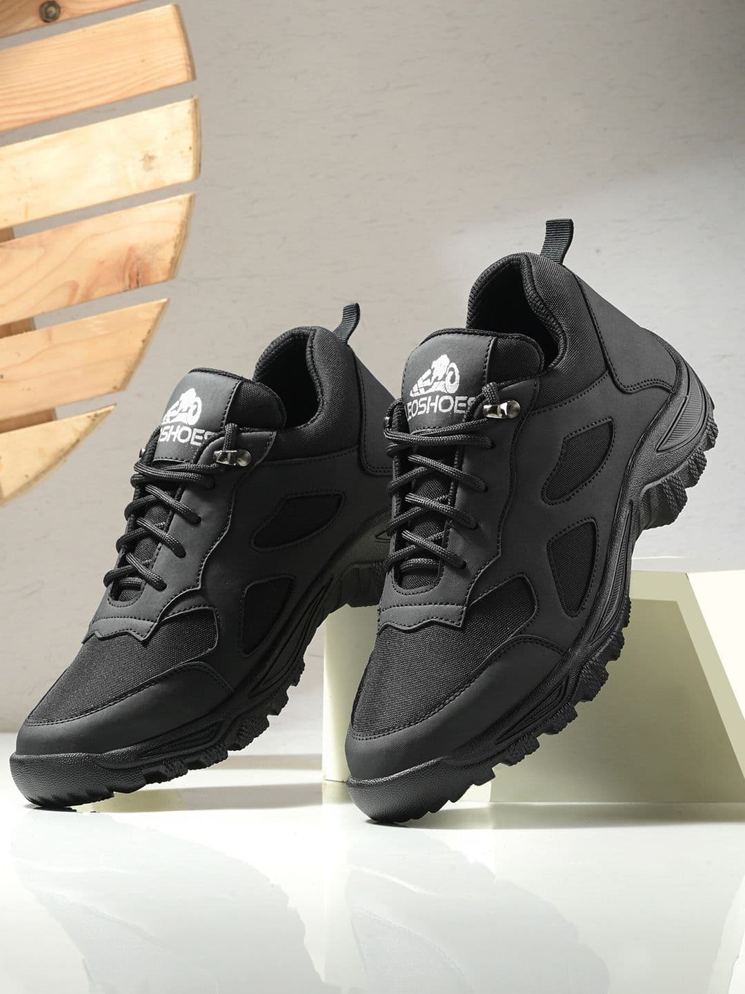 Leo's Fitness Shoes Men Textured Canvas Lace-Up Trekking Shoes - view 1