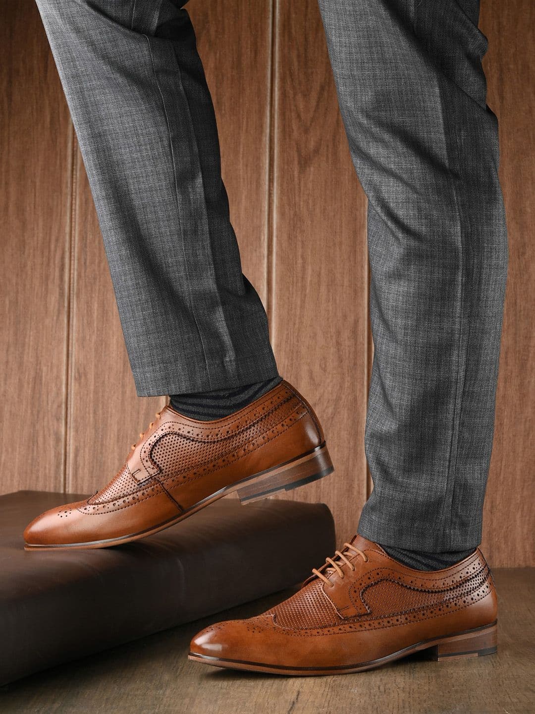House of Pataudi Men Leather Lace-Up Formal Brogues - view 1