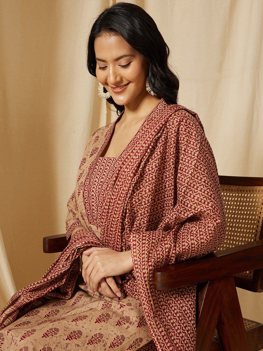 Ginni Arora Label Floral Printed V-Neck Pure Cotton Kurta with Trousers & Dupatta - view 1