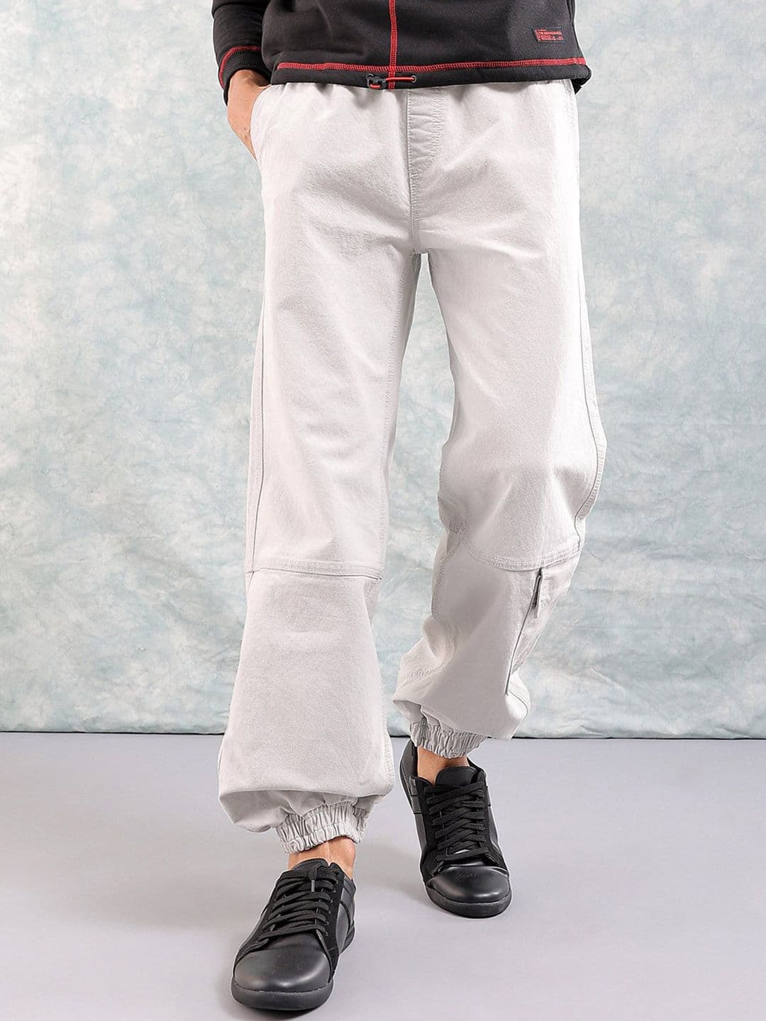 The Indian Garage Co Men Loose Fit Mid Rise Stretchable Cargo Jogger Jeans - view 1