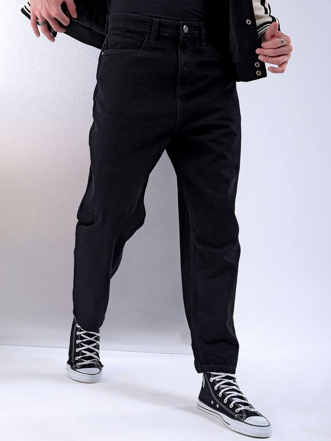 The Indian Garage Co Men Relaxed Fit Slash Knee Jeans