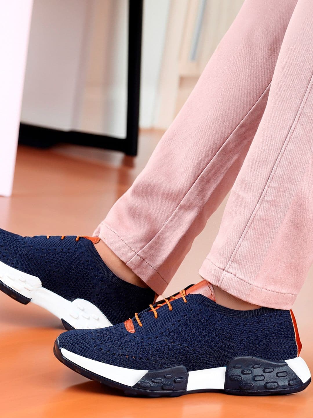 Bxxy Men High-Top Running Non-Marking Shoes - view 1