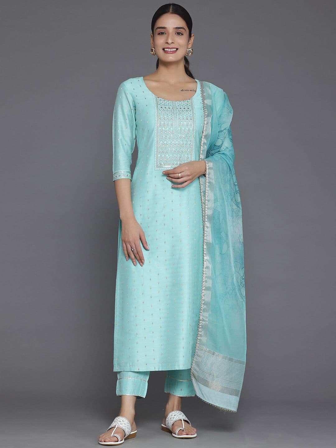 Libas Ethnic Motifs Embroidered Regular Thread Work Kurta with Trouser & Dupatta - view 1