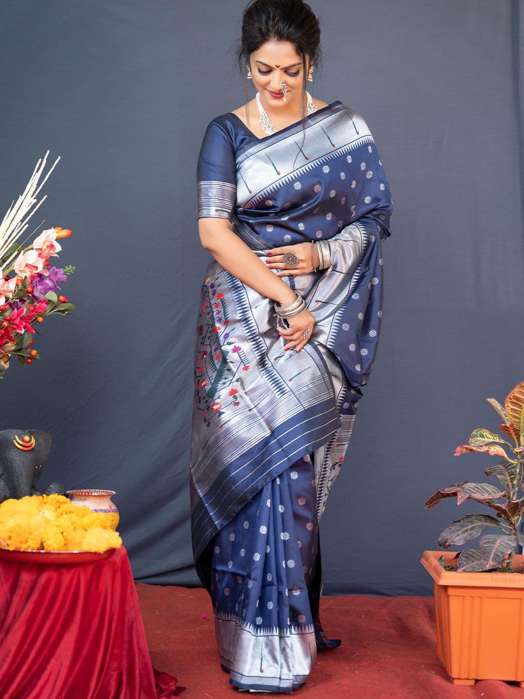 Royal Rajgharana Saree Ethnic Motifs Woven Design Zari Banarasi Saree - view 1